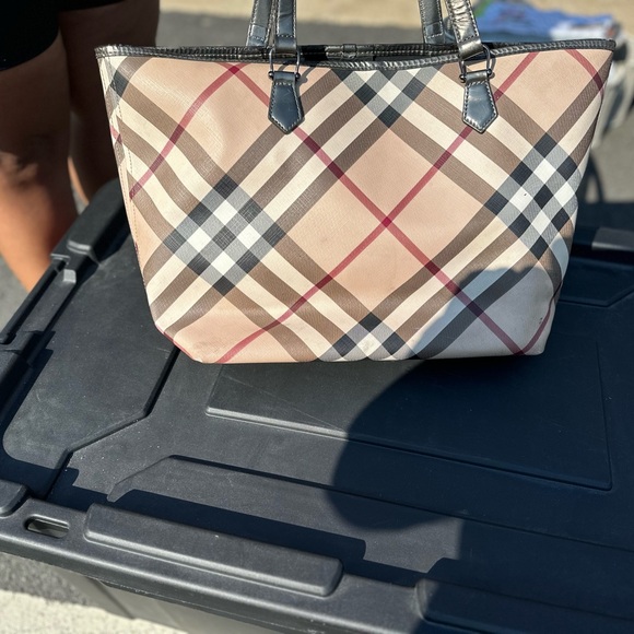 Authentic Large Leather Burberry Tote - Picture 3 of 3